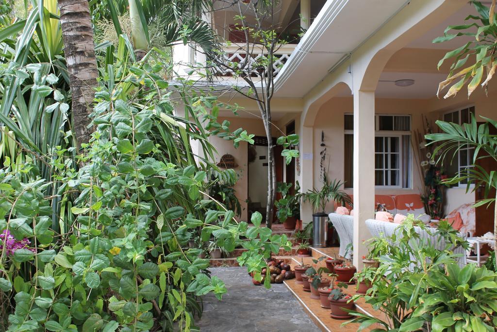 Villa Le Chapo Port Mathurin Exteriör bild